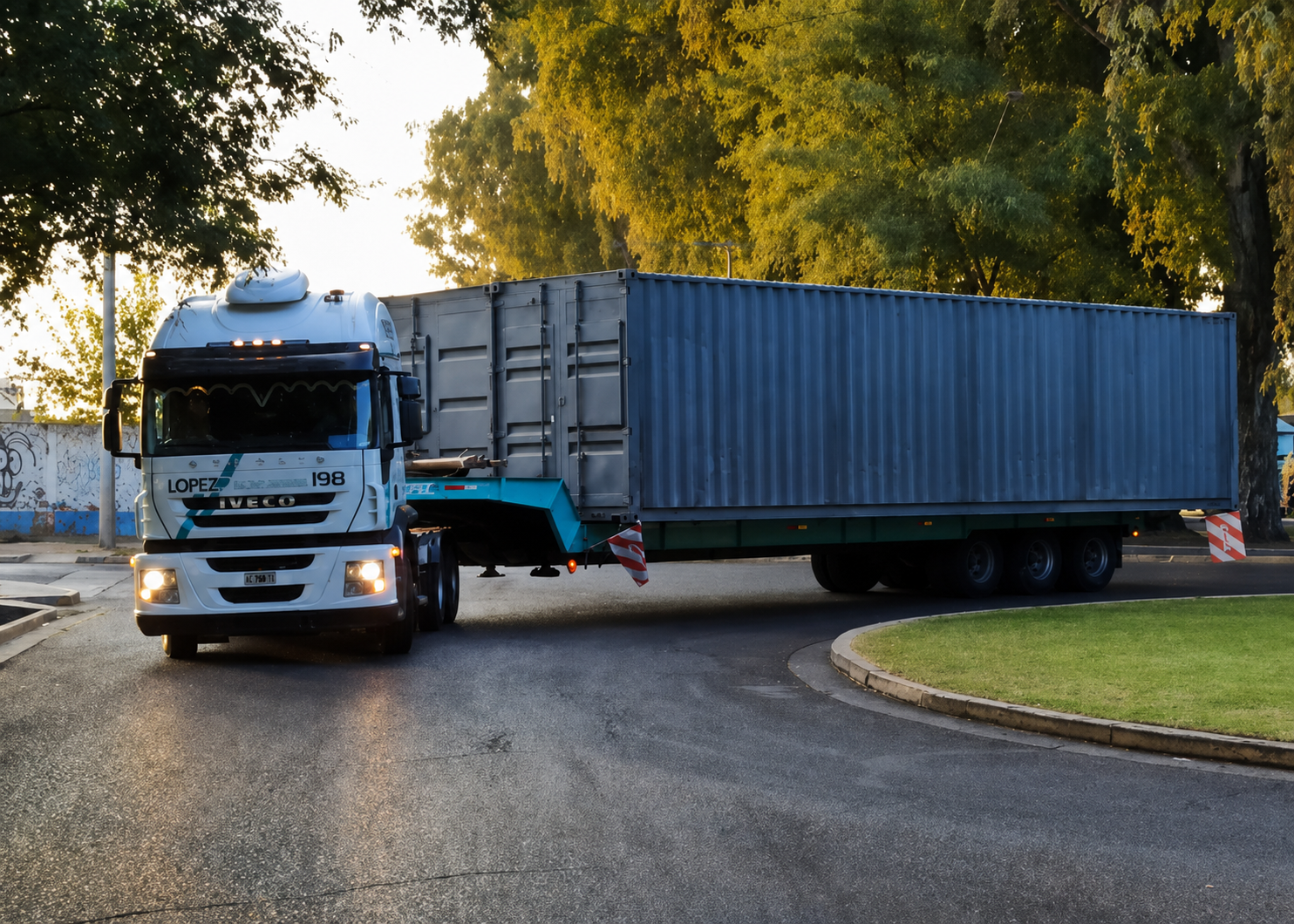 Camión López para transporte de cargas especiales y sobredimensionadas en Mendoza